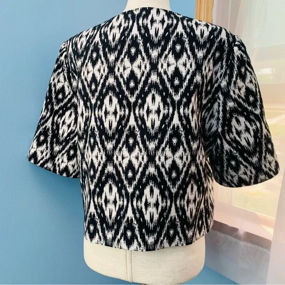 Vince Camuto Black and White Ikat Print Short Sleeve Jacket - Picture 3 of 7